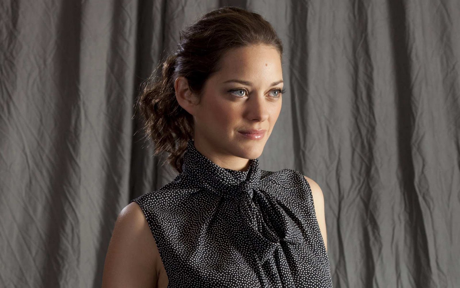 http://2.bp.blogspot.com/-E1nMIYJVEfU/TnRPRvaiZLI/AAAAAAAABoQ/q7u66Y5TNX8/s1600/Marion+-Cotillard-wallpaper-26.jpg