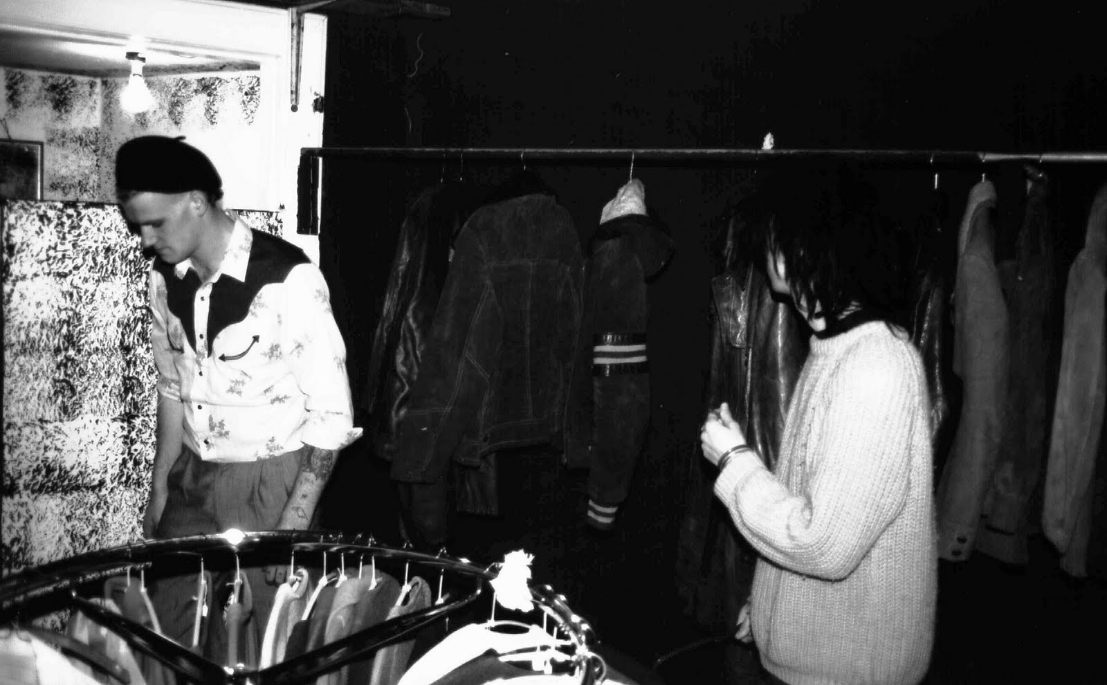 RETRO DUNDEE PERTH ROAD'S CANADIAN SHOP 80'S