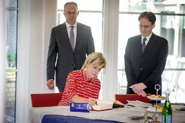 Princess Laurentien of The Netherlands opened the new wing of the Max Planck Institute for Psycholinguistics (MPIP) with planting the Tree of Language