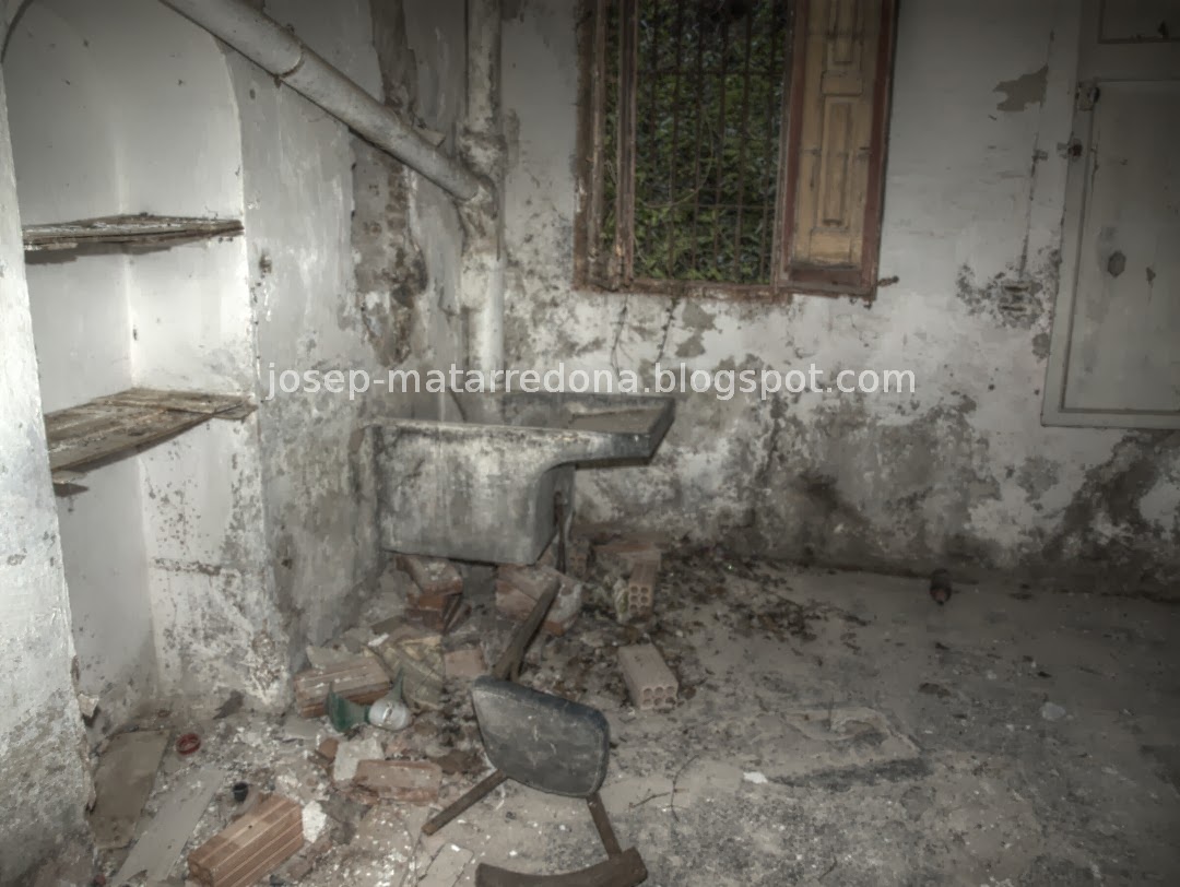 Pasión por lo abandonado: Hotel colonia Puig, Antiguo hospital de