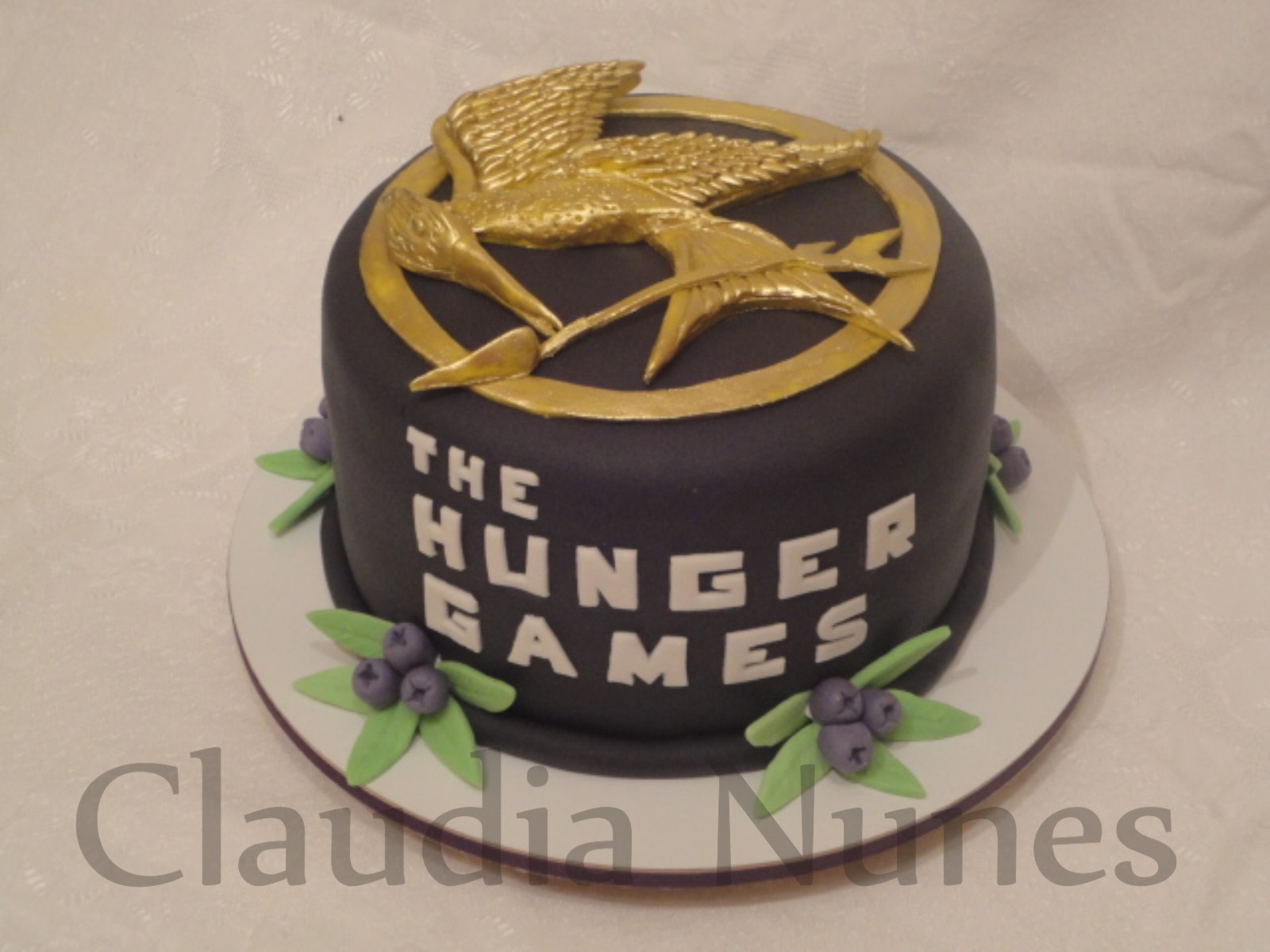 Claudia Nunes: Bolo e Cupcakes Jogos Vorazes (The Hunger Games)