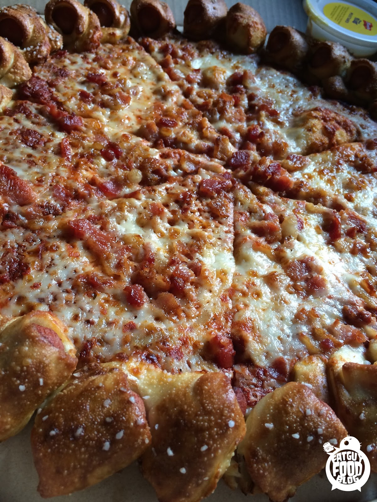 FATGUYFOODBLOG Pizza Hut PRETZEL Hot Dog Bites Bacon Pizza