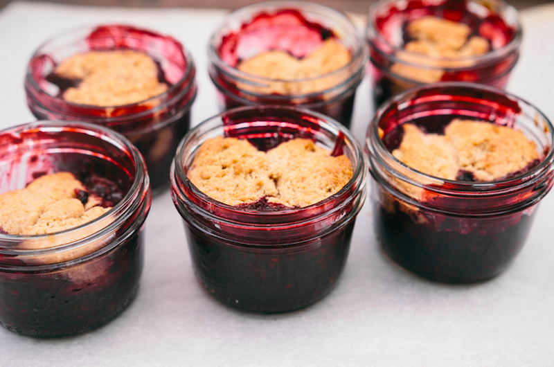 a bit of sunshine blackberry cobbler in tiny mason jars + a ten on ten