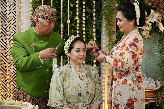 foto Prosesi siraman Ngita Slavina foto Prosesi siraman Ngita Slavina