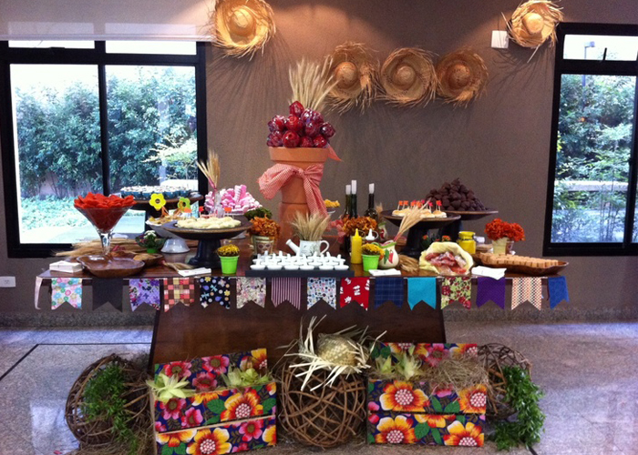 decoracao festa xadrez: festa. Ah, vale fazer um mix de estampas: xadrez, floral, listras decoracao festa xadrez: festa. Ah, vale fazer um mix de estampas: xadrez, floral, listras