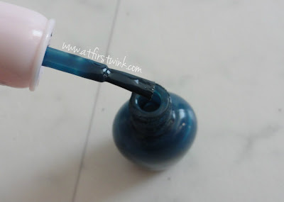 Etude House nail polish DBL602 - Maybe Navy