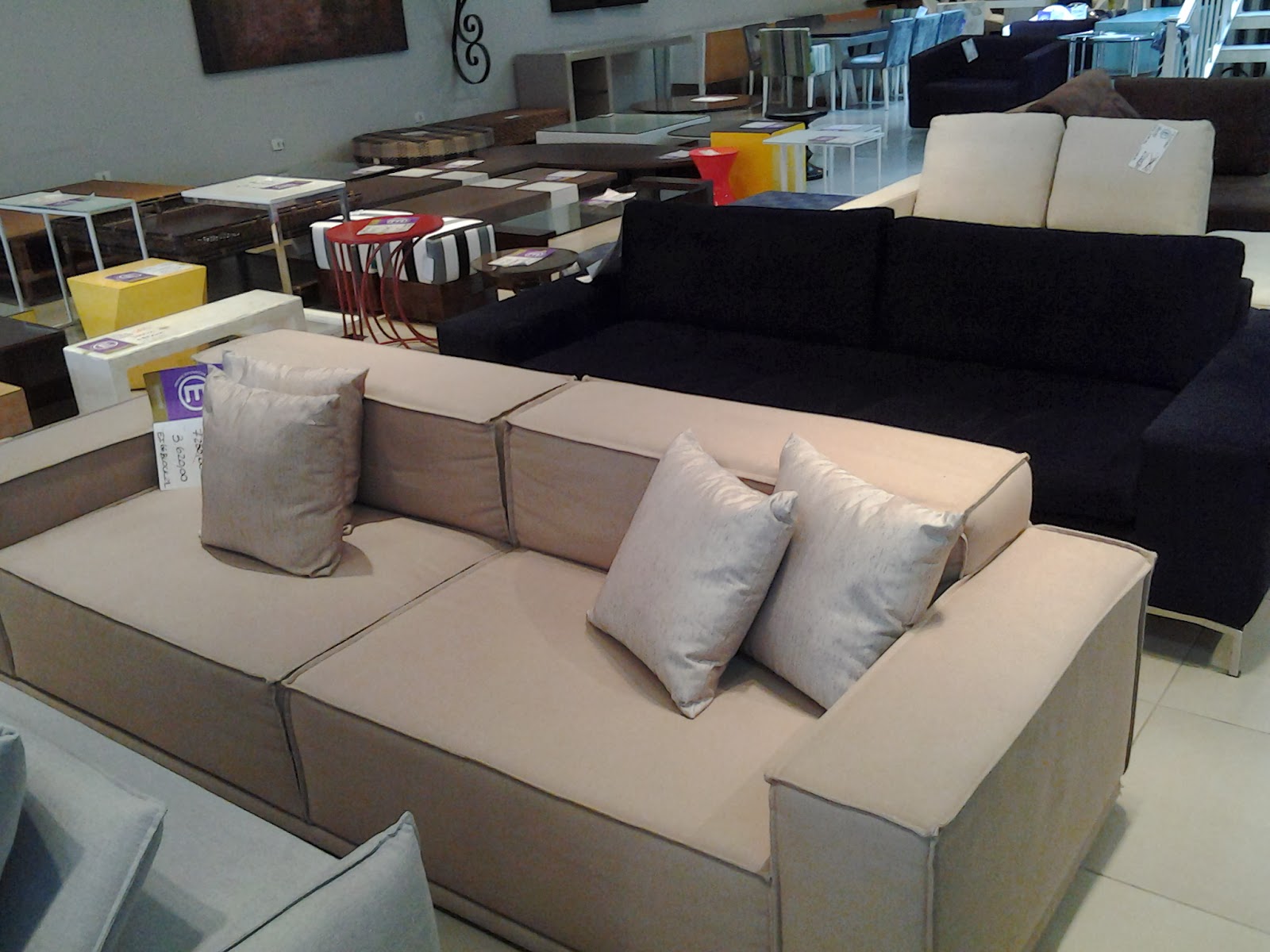 Divagando Alto Móveis em liquidação