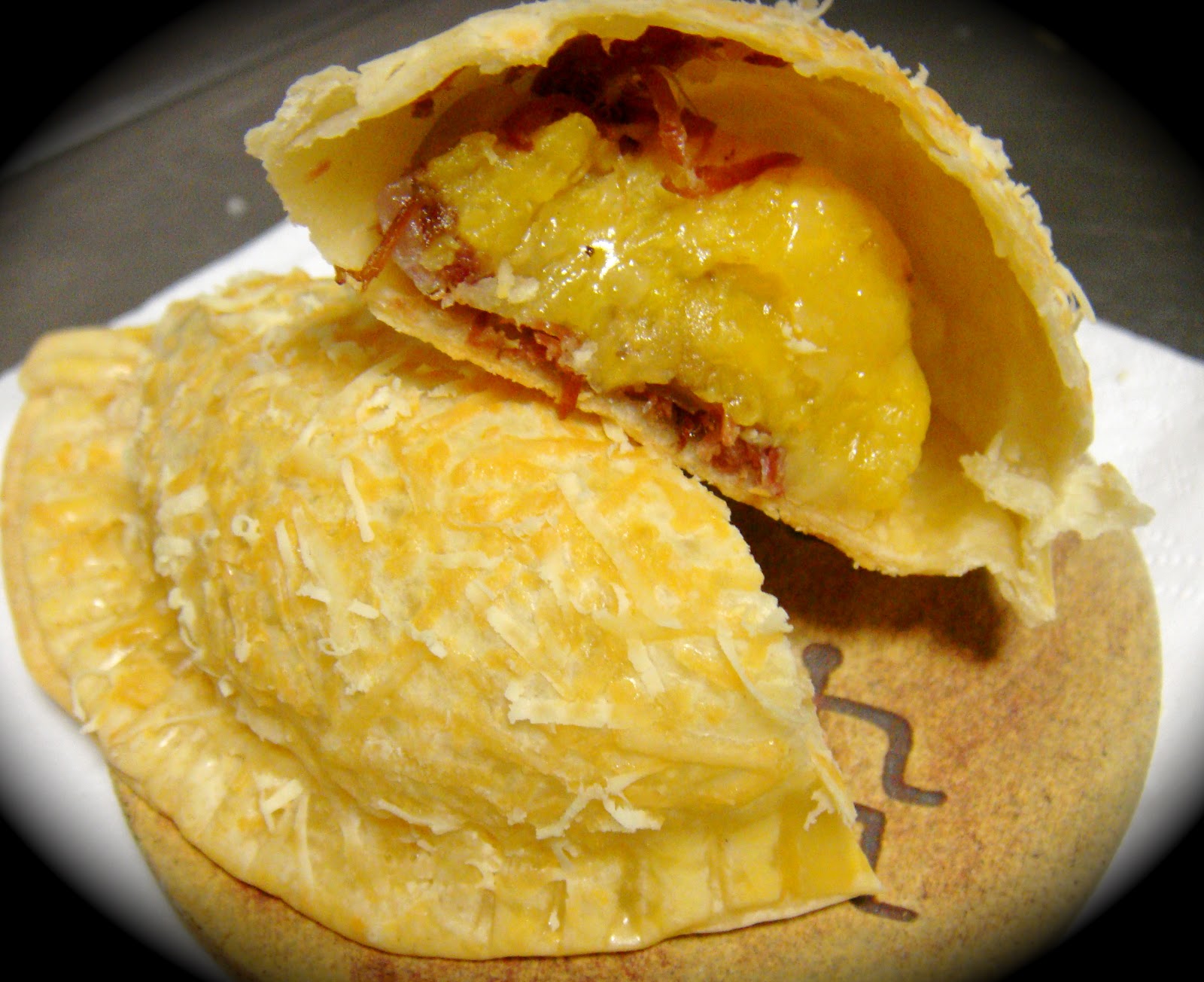 tampa da minha panela Pastel de carne seca, banana da terra e queijo