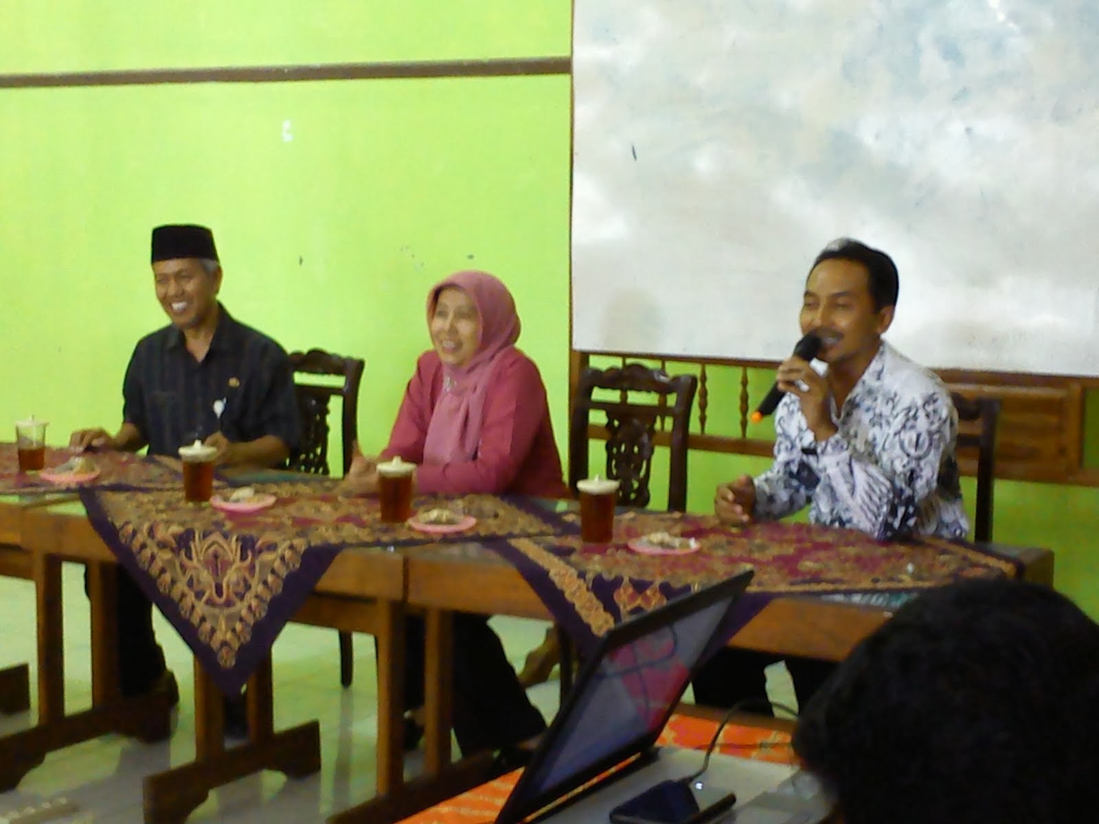 Kadinas, ibu Revo dan P.Fatah