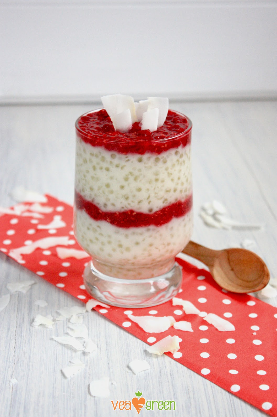 vea love green Kokosowy pudding z tapioką z witariańskim malinowym dżemem