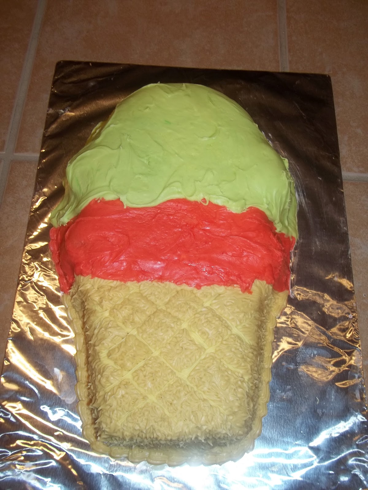 Amazing Cakes by Ade: Ice cream shaped cake