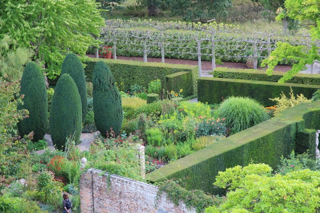 sissinghurst castle garden