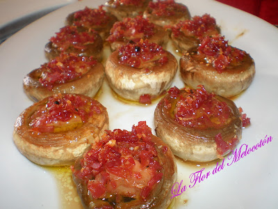 Champiñones Rellenos De Mi-cuit Y Virutas De Jamón
