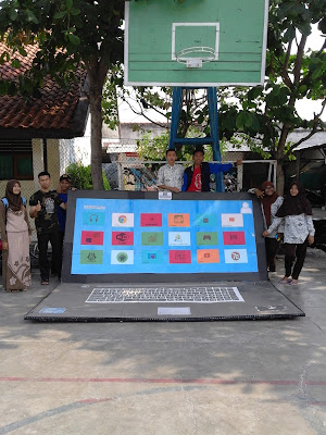 SMK Al-Irsyad Tegal Berhasil Membuat Laptop Raksasa 3 Meter