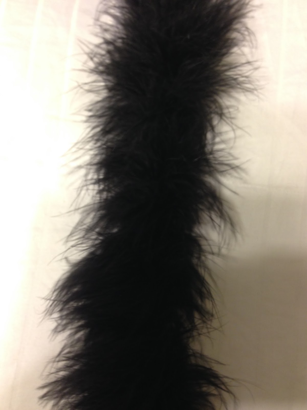 theladydetalle Sewing on marabou feather trim a mini tutorial