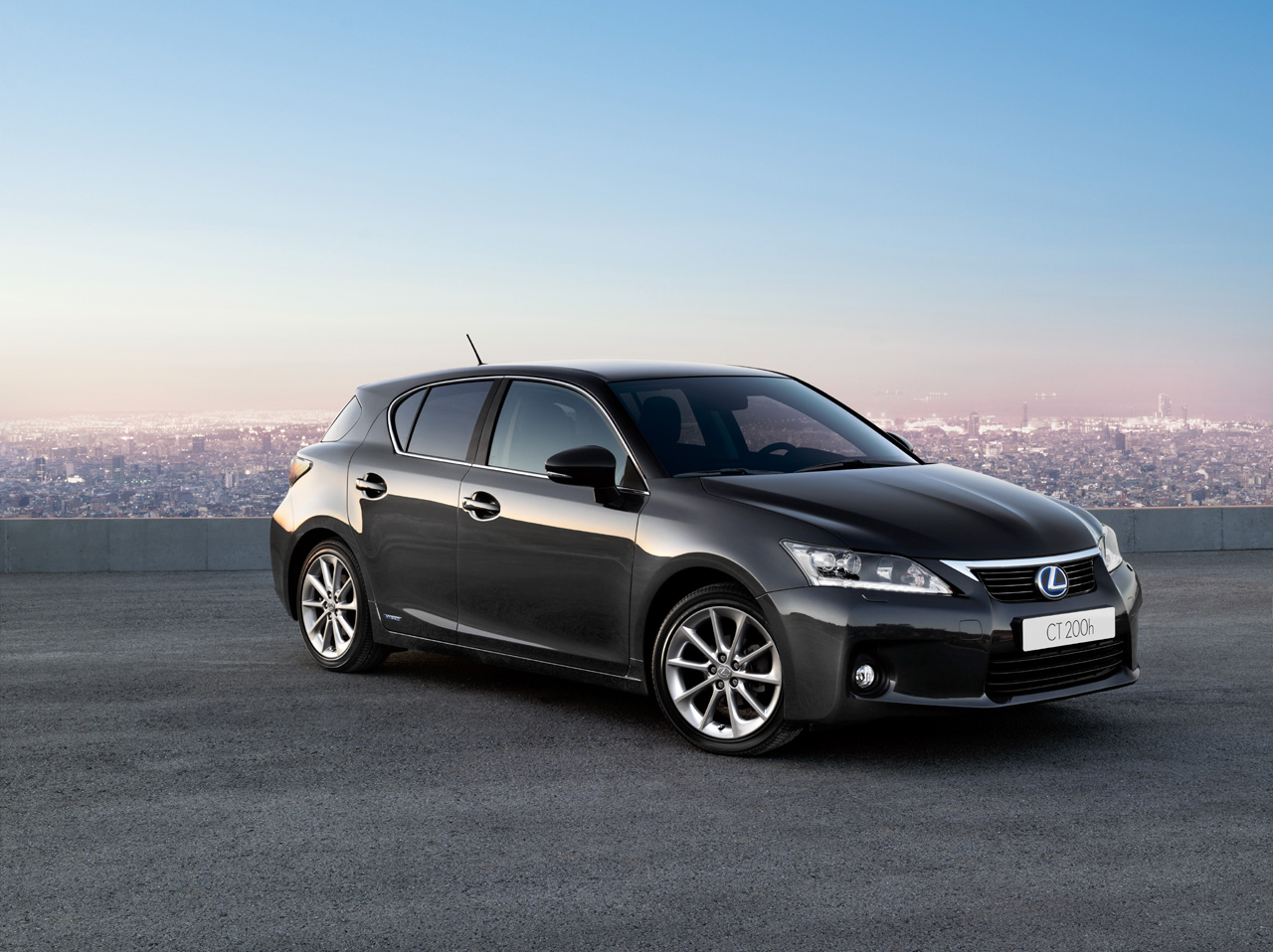 http://2.bp.blogspot.com/-EH019Sj-Y_o/TcbSR1z-i_I/AAAAAAAAAKg/ELCDex4dHJ8/s1600/2011-Lexus-CT-200H-Hybrid-Car.jpg