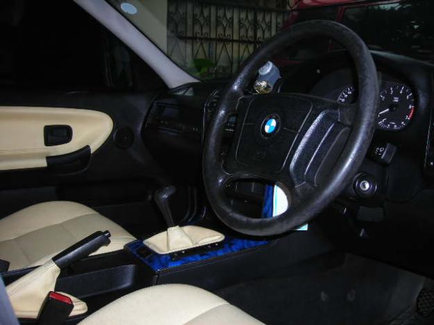 Mobil BMW 318i