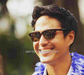 Foto Keren Mischa Chandrawinata pakai Kacamata Foto Keren Mischa Chandrawinata pakai Kacamata
