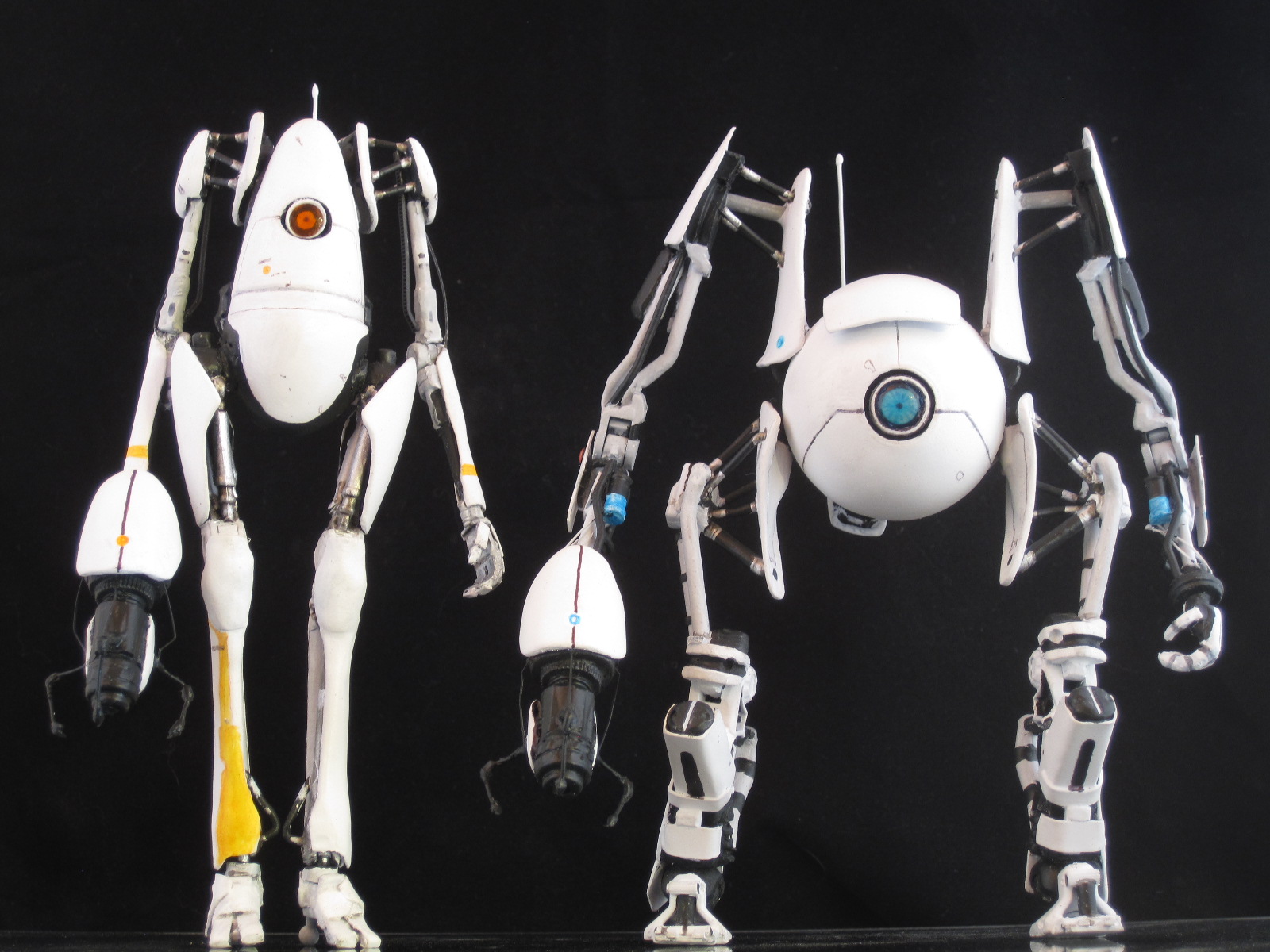 portal 2 robots Atlas and P-body action figure toys