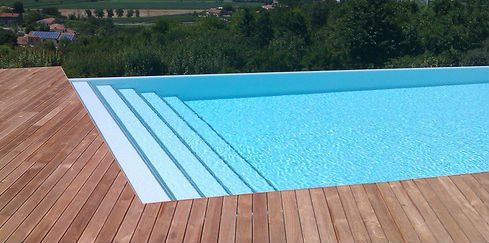 Piscine e dintorni: la funzione dei galleggianti in vasca di ... Vasca compenso piscina