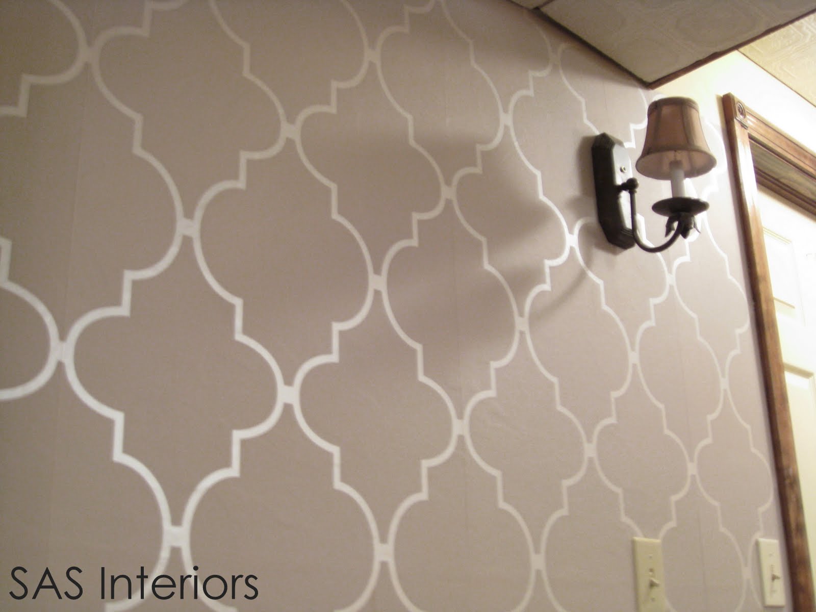 Tutorial: How to Hang Wallpaper