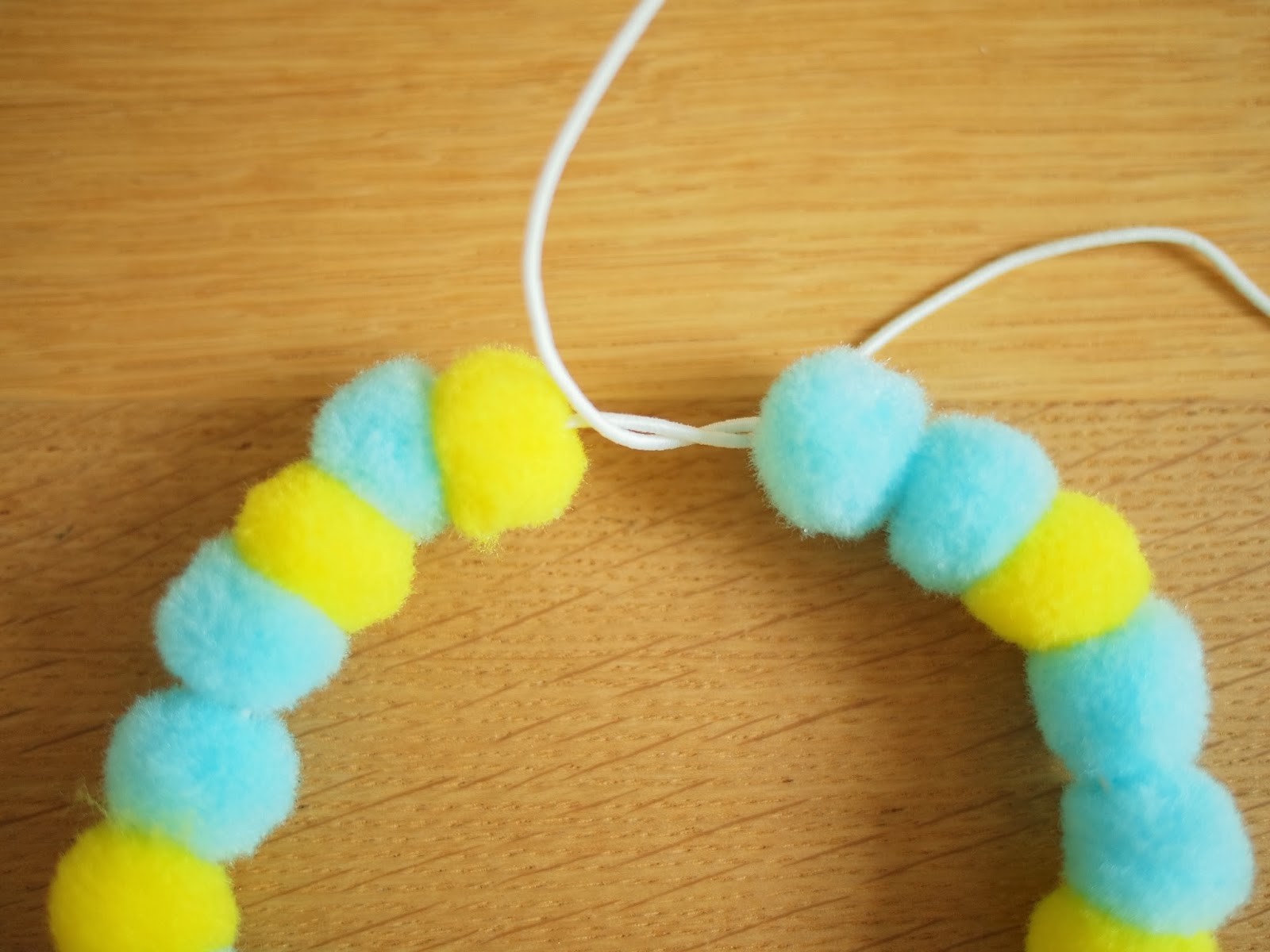 こめおハウス 100均グッズで猫用ボンボンネックレス