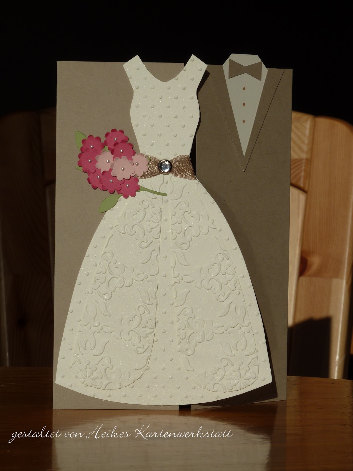 Hochzeits Grusse Oder Einladungskarte Vorlage Mit Herzen Auf Weissem