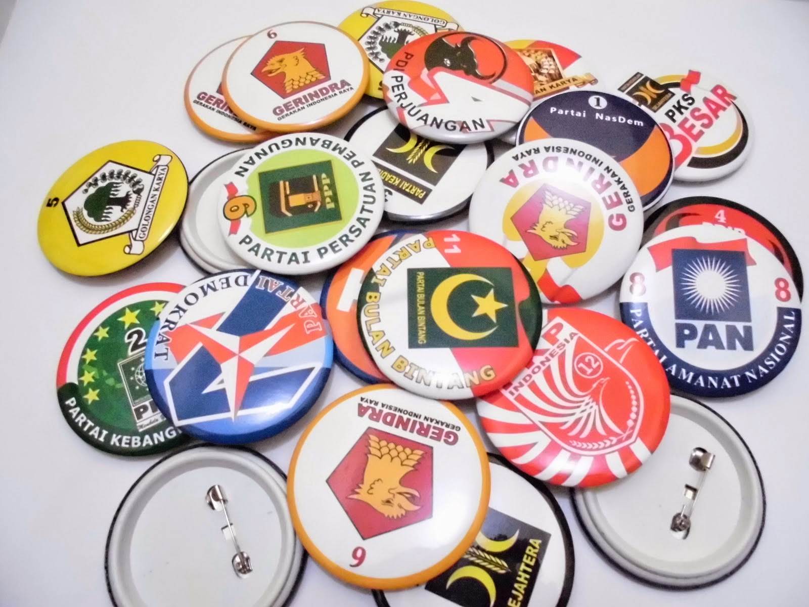 Contoh Koleksi Desain Gambar Pin | Insya Creatip Desain