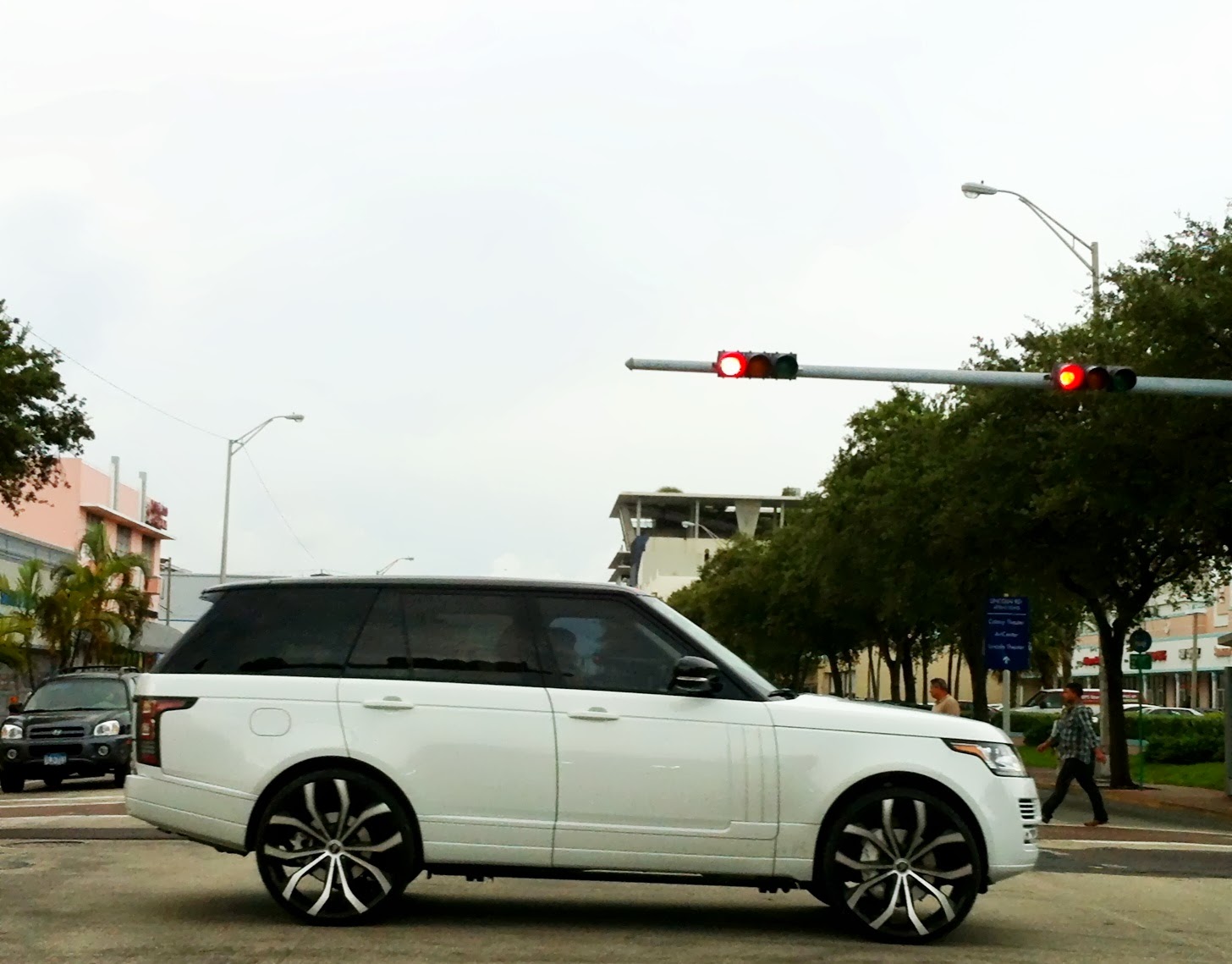Exotic Cars on the Streets of Miami 2014 Range Rover Supercharged