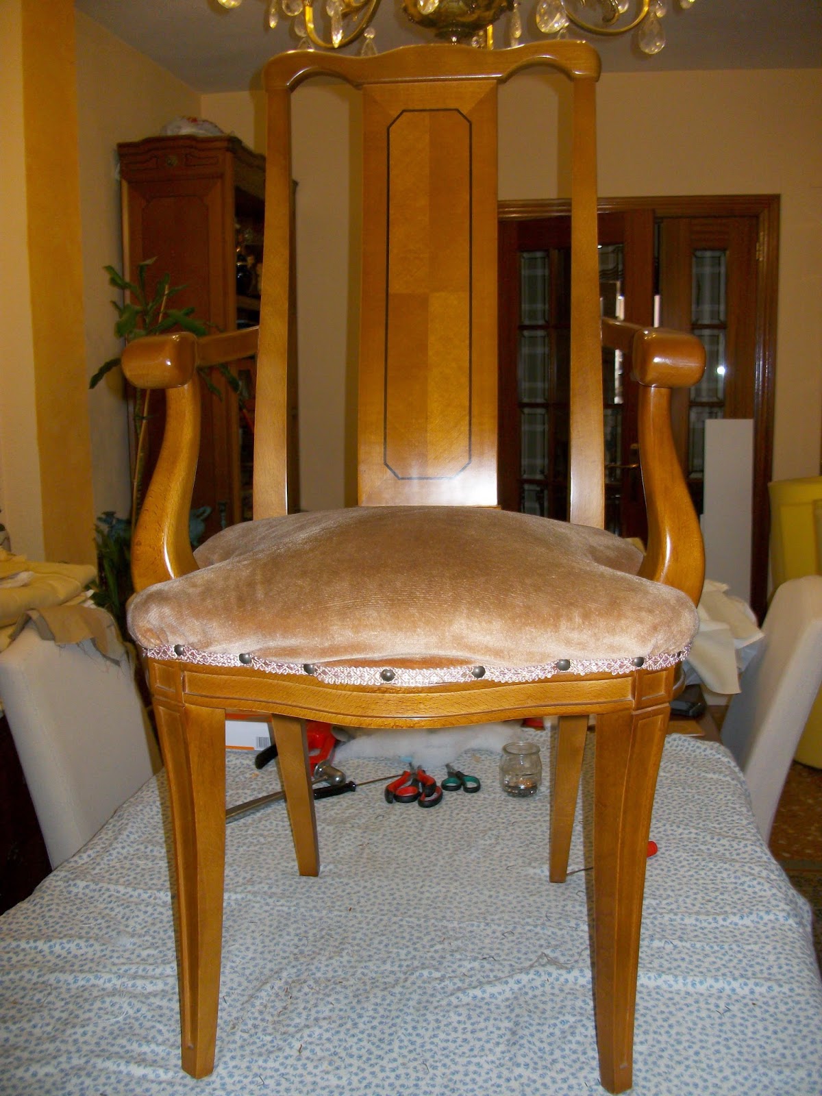 El blog de la restauradora: Tapizado de dos sillas de comedor con brazos