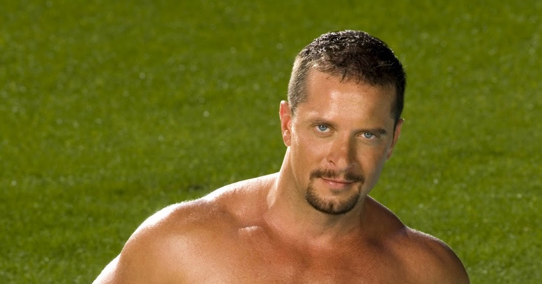 SpeedoBum: Muscled Speedo - Vinnie d'Angelo