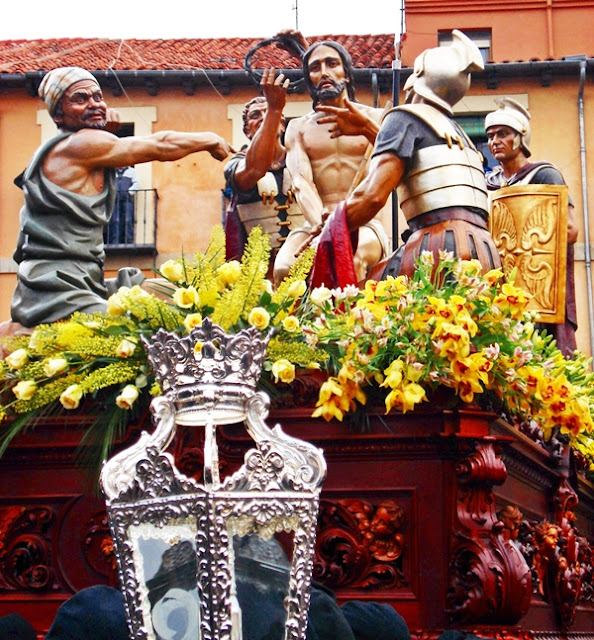 La Coronación de Espinas. Cofradía del Dulce Nombre de Jesús Nazareno. León. Foto G. Márquez.