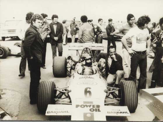 Emerson Fittipaldi corre em Interlagos com moto personalizada