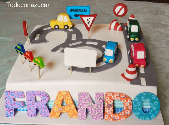 Tarta Carretera Y Cochitos, De Fresa Y Chocolate Crujiente
