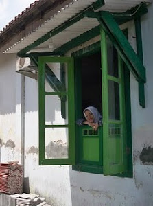 Marissa Grace haque Fawzi, di sebuah Desa di Rumah Penduduk Yogyakarta.