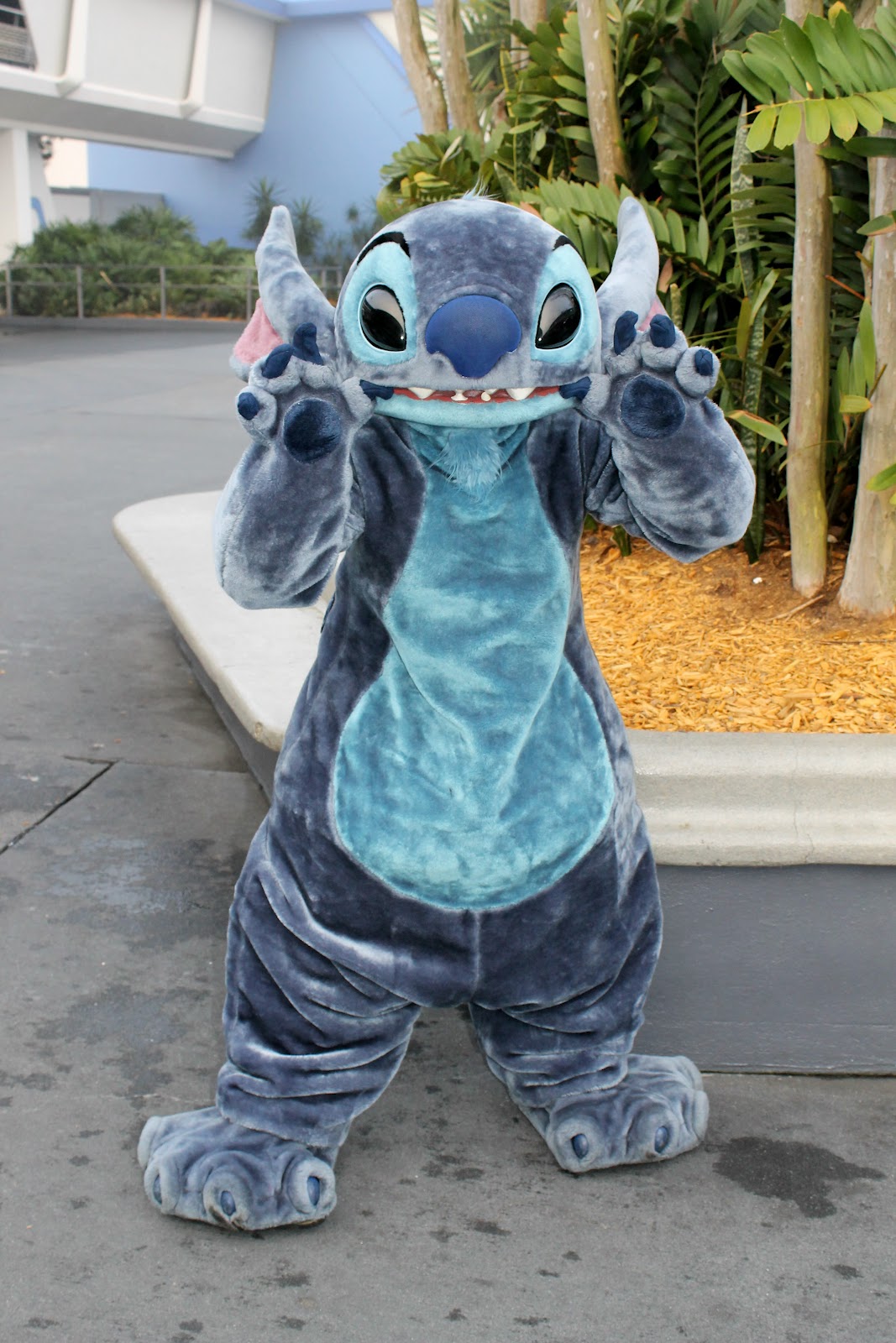 Unofficial disney character hunting guide: epcot characters Unofficial Disney Character Hunting Guide: One More Disney Day