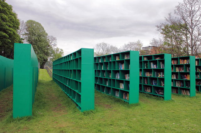 Italiano cria biblioteca ao ar livre