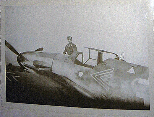 Messerschmitt Bf 109 G-10, production Erla - Page 8 Hartmanncid_89636c64_5fc7_4f6a_9687_edited-1_zpsa7152dd6+(1)