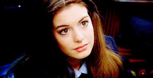 http://2.bp.blogspot.com/-ES-5h4CISDY/UYFw7WMoo9I/AAAAAAAAE40/uEsJhP_o-0o/s1600/olhando_e_sorrindo.gif