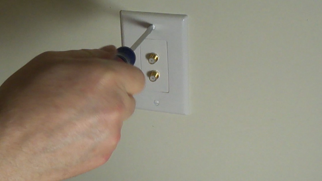 SplitterWall Plate Install the NEW Cable TV / Splitter