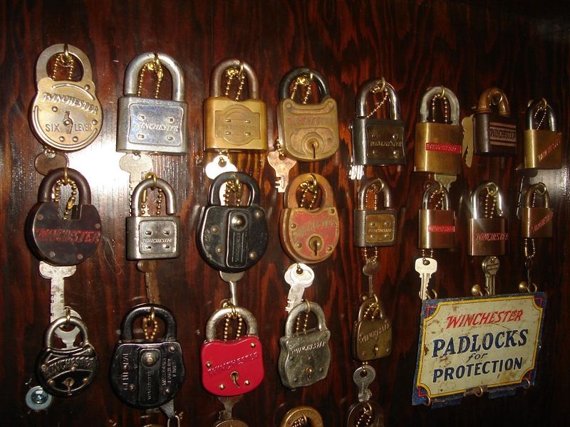 RestraintsBlog WINCHESTER LOT OF 21 PADLOCK LOCK COMPLETE SETWITH KEYS