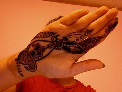 http://2.bp.blogspot.com/-ETCat6HsnG8/ThnAiykTW3I/AAAAAAAADRY/wRn-xh8au_M/s1600/latest-mehndi-henna-pakistani-indian-designs-2012+%252813%2529.jpg