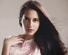 Profil Biodata Lengkap Pevita Pearce Bintang Film 5 CM - Biodata Artis Joss
