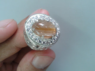 Batu Permata Cincin Perak Dan Gelang Teras Kayu Jarum Emas Batu Permata Cincin Perak Dan Gelang Teras Kayu Jarum Emas