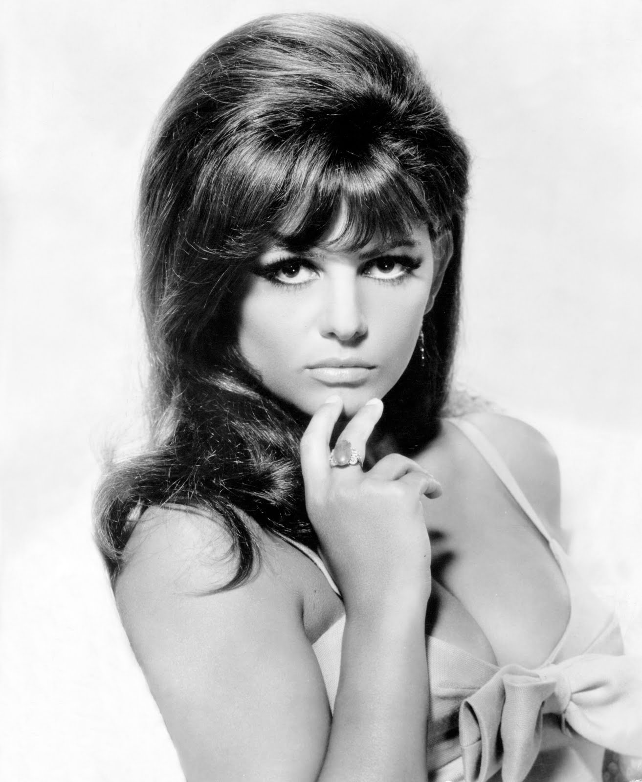 http://2.bp.blogspot.com/-EUH6ZQXdIuk/TfdnuYTMD8I/AAAAAAAAAQE/Yj9VV6txWTc/s1600/claudia-cardinale-002.jpg