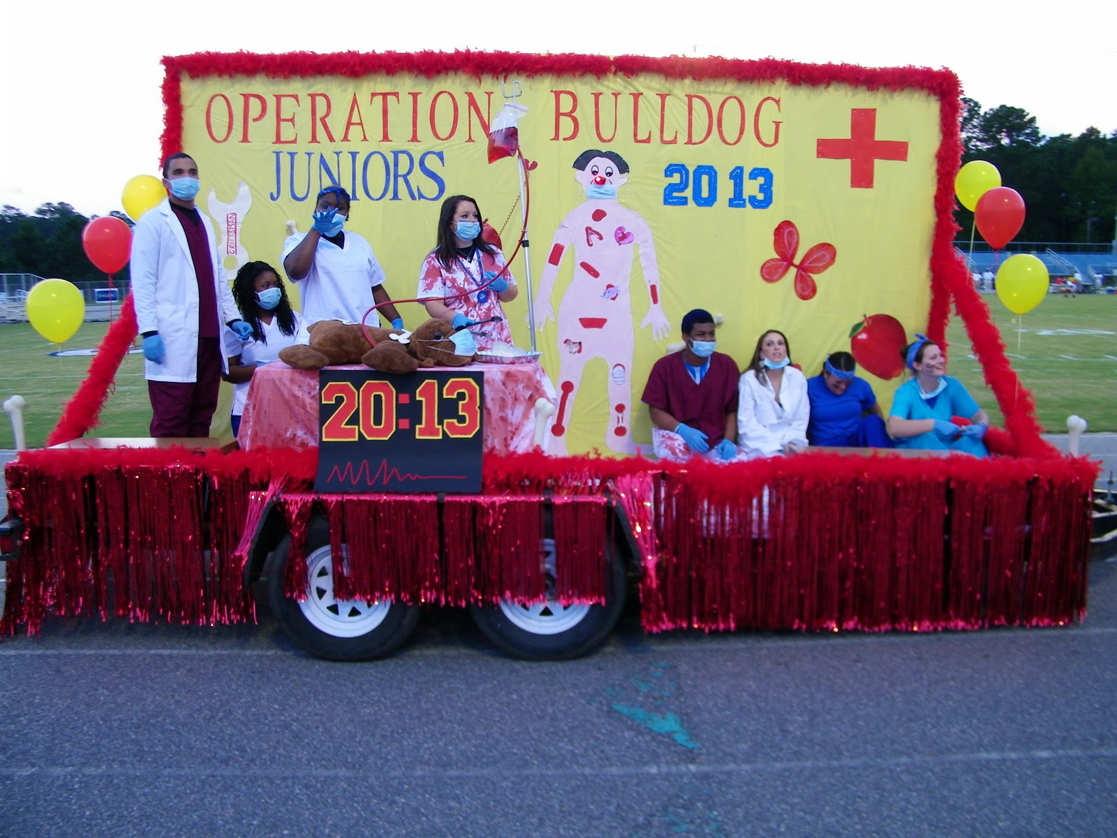 100_0536.JPG (1600×1200) floats, parade, Parade