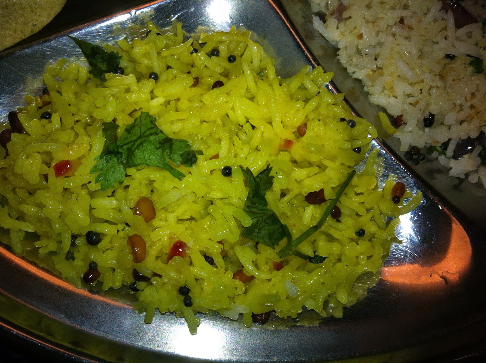 Chennai Mammam: Simple Lemon Rice/Elumichai Sadam