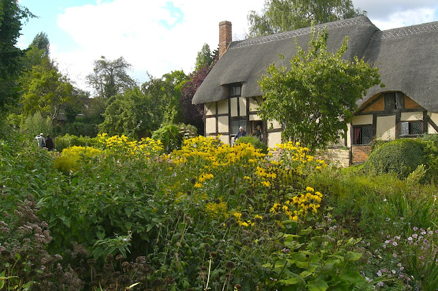 travel to anne hathaway's cottage 