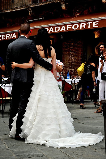 Bride and Groom on the Piazza del Campo in Siena, Italy | Taste As You Go