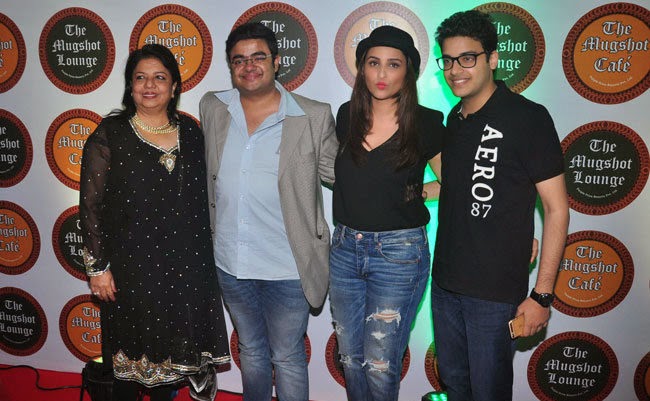 http://2.bp.blogspot.com/-EXoAGBZUKhM/VNd8tf8rs-I/AAAAAAABvZ8/Y7jyDOGBb3Q/s1600/parineeti-chopra-stills-at-the-mugshot-cafe-opening-5.jpg